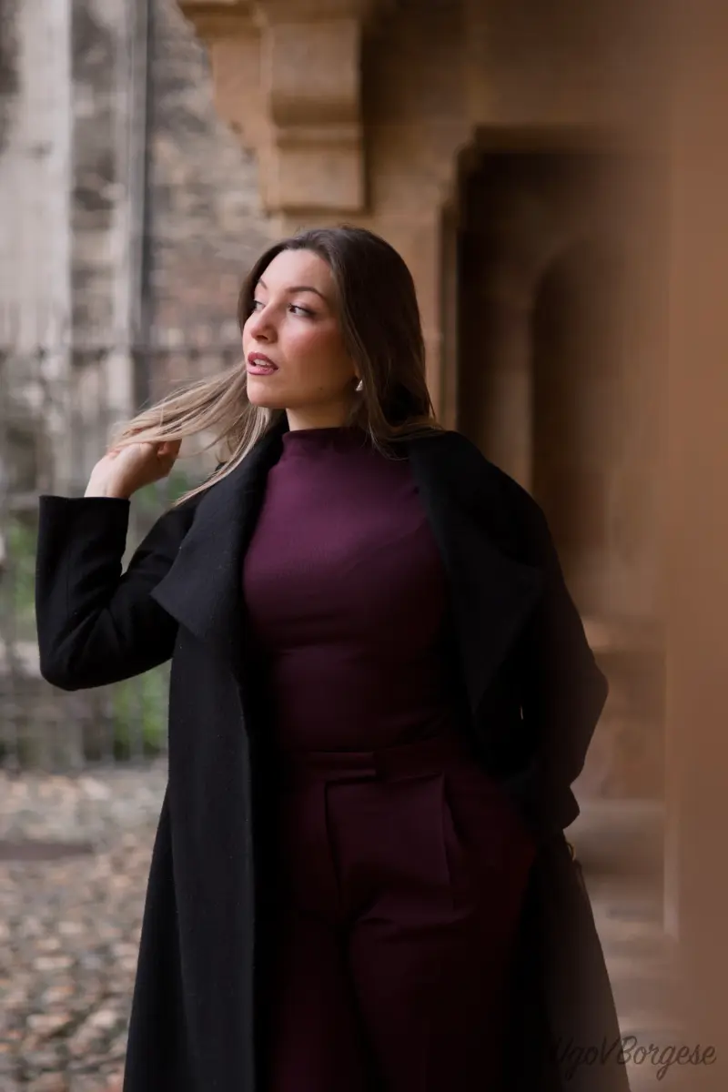 Chiara — retrato en exterior en Oviedo