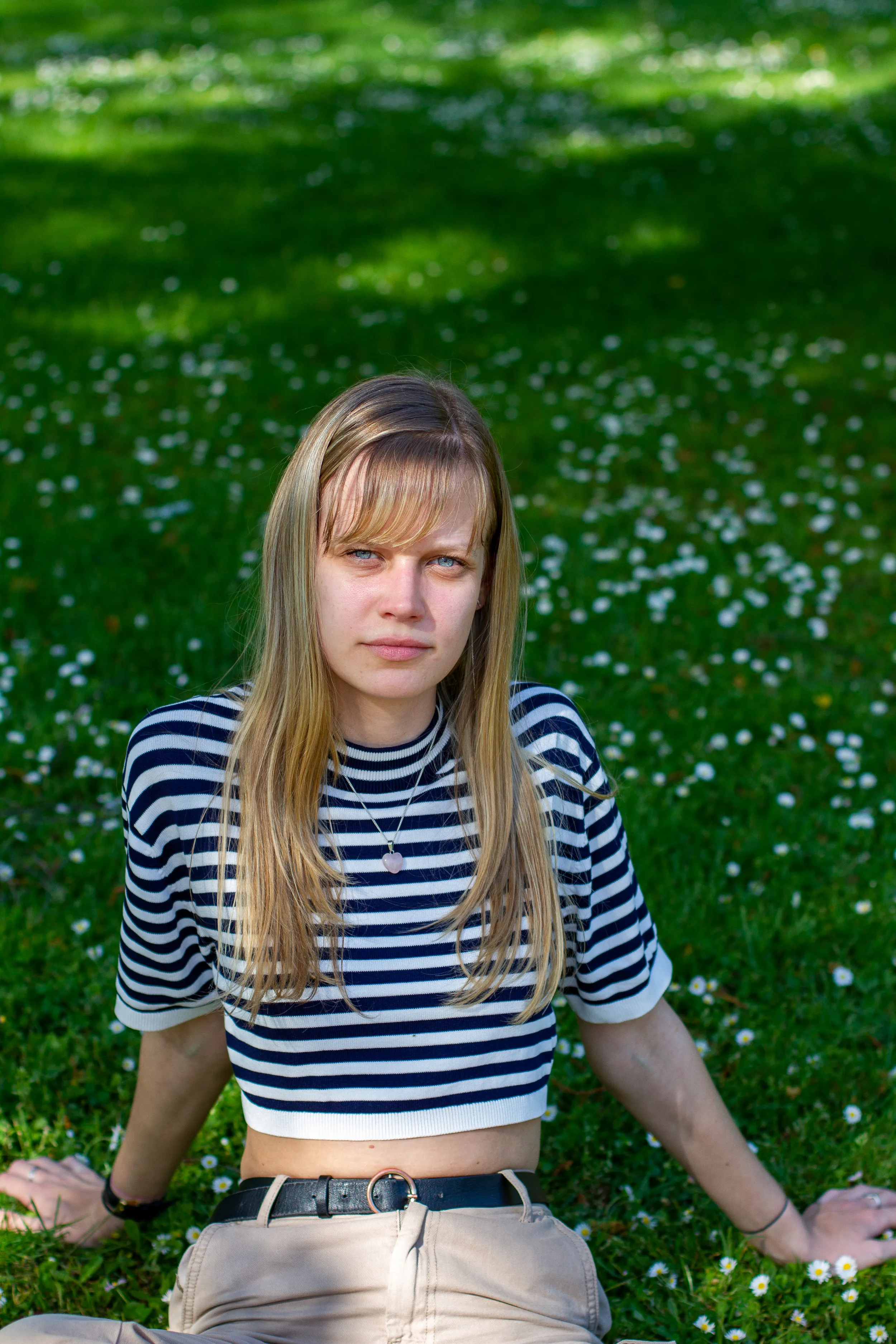Manon — retrato en exterior en Oviedo